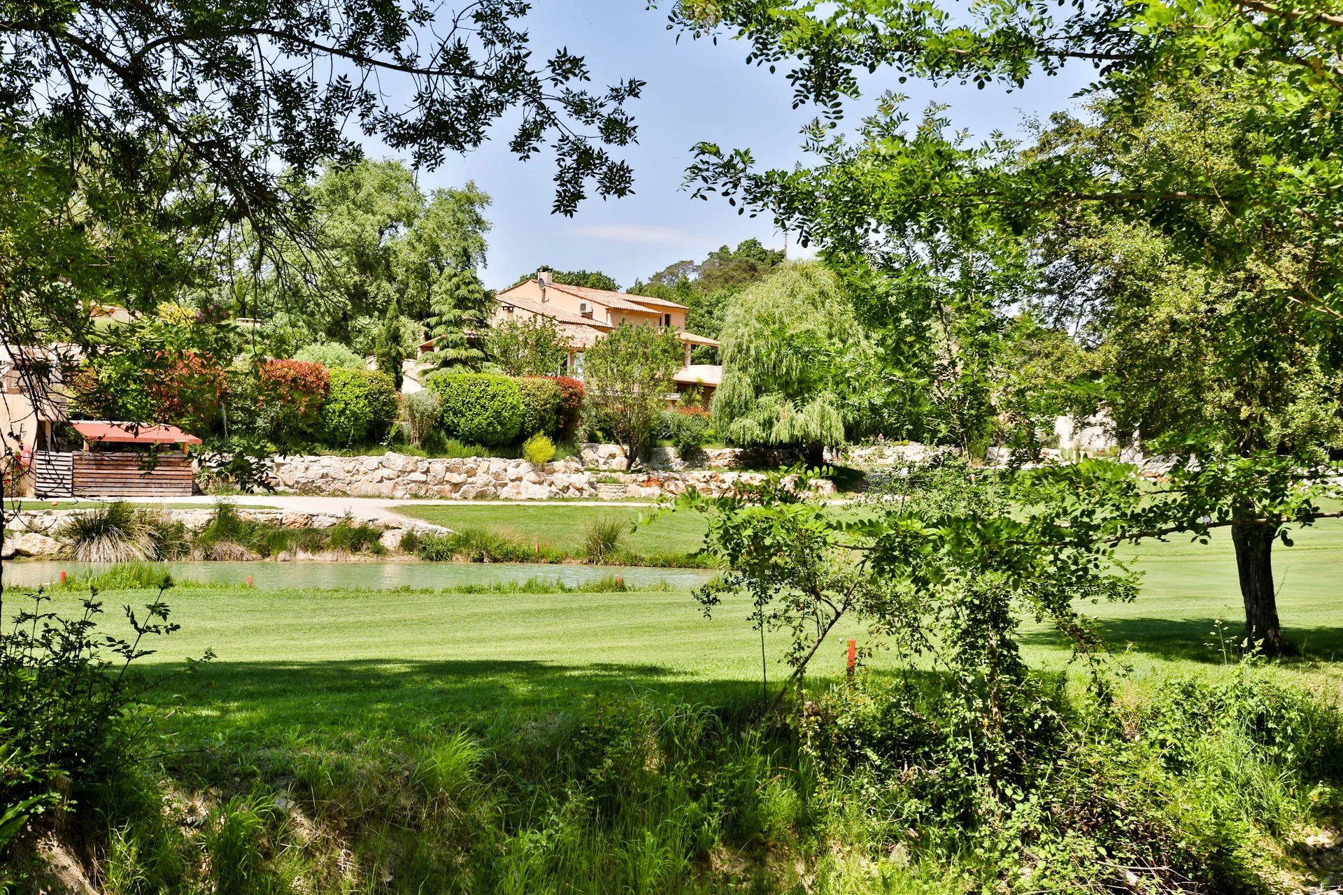 local comercial 28 Habitaciones en venta en MANOSQUE (04100)