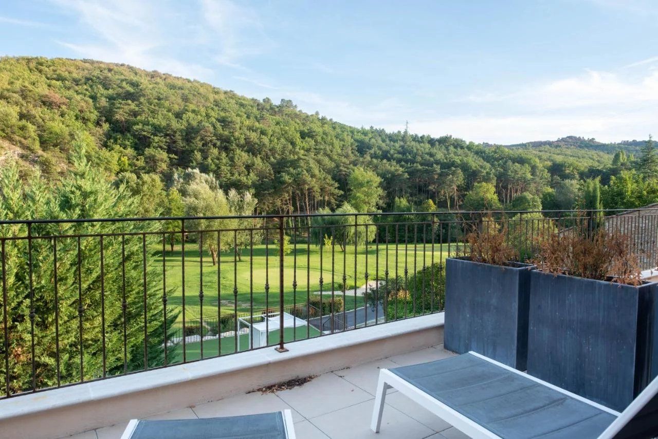 local comercial 28 Habitaciones en venta en MANOSQUE (04100) Golf (Pitch&Put) Resort Hotel***** & SPA, Restaurant entre Verdon et Luberon