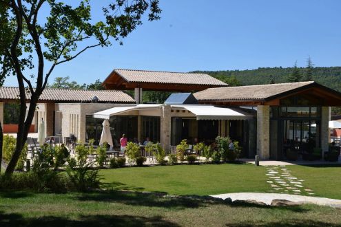 Vente Commerce 99.9 Pièces 10000 m²